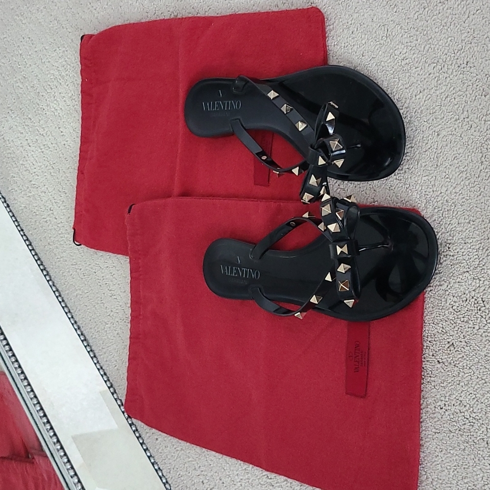 Valentino Garavani Rockstud Jelly!!